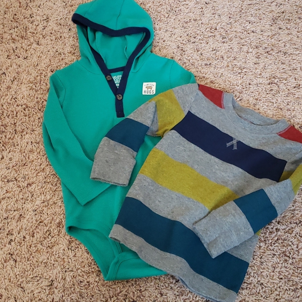 Lot of 2 thermal long sleeve shirts